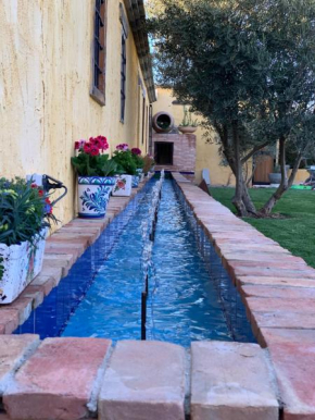 Cortijo Bustamante, Baza